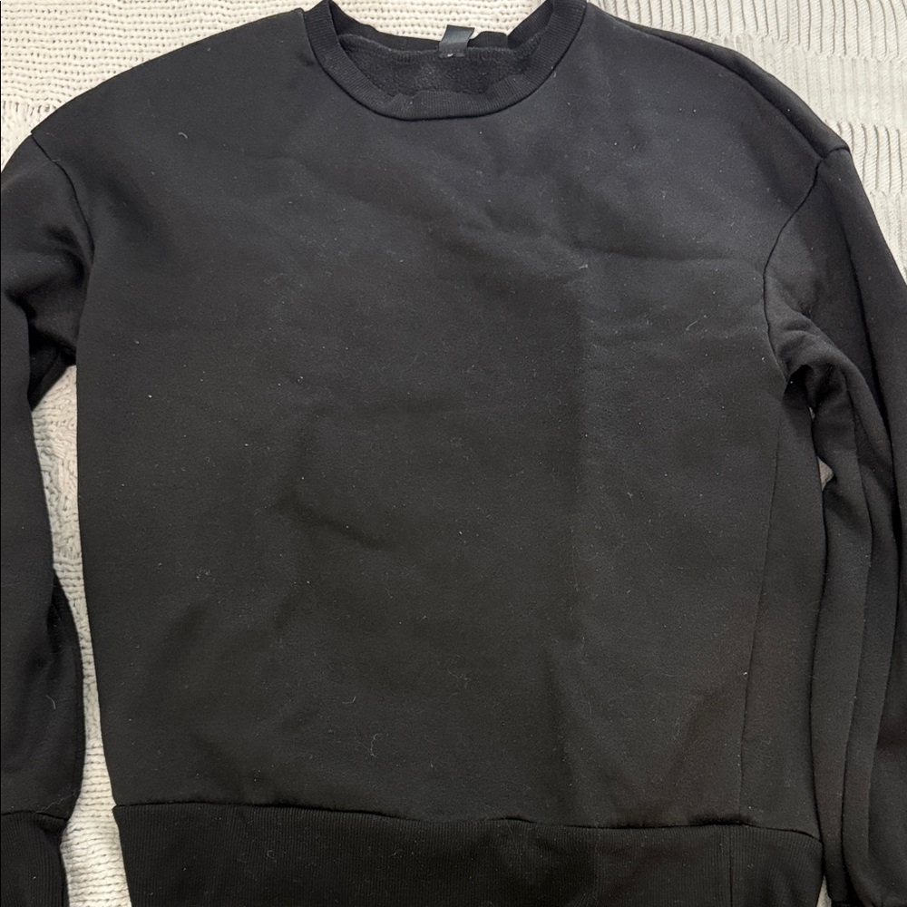 SHEIN Black Crewneck